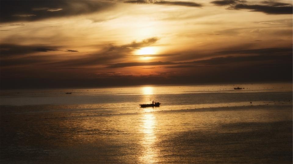 sunset sky ships sea ocean horizon dusk clouds boats 