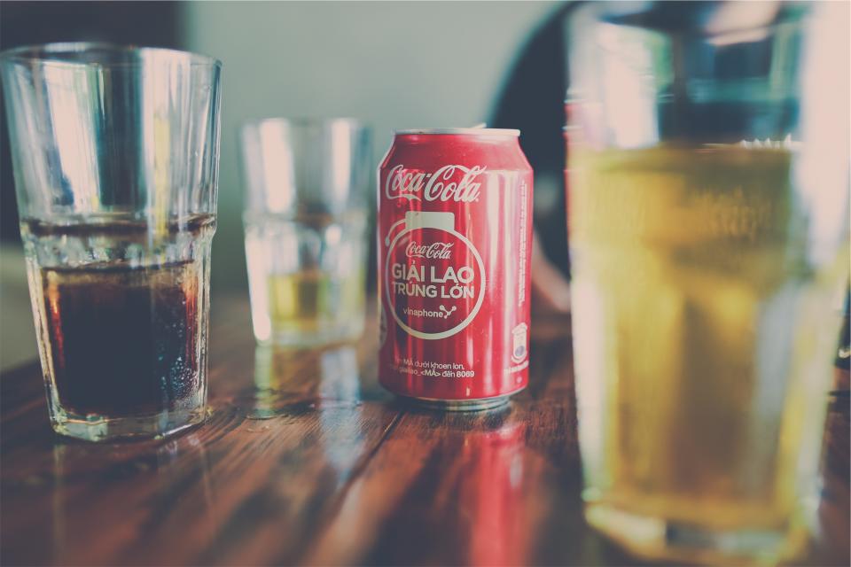 softdrink soda glass coke cocacola can beverage 