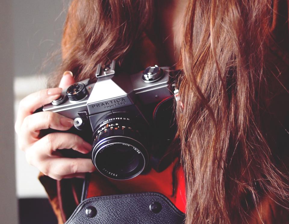 slr Praktica photography photographer nailpolish longhair lens hands girl camera brunette 