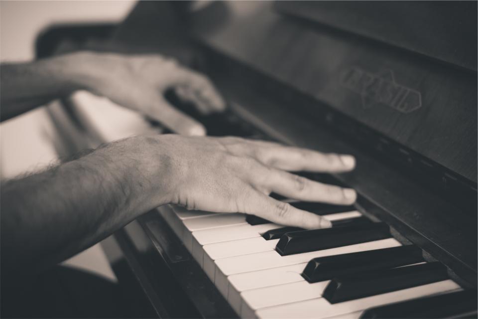 piano musicalinstrument music keys hands 