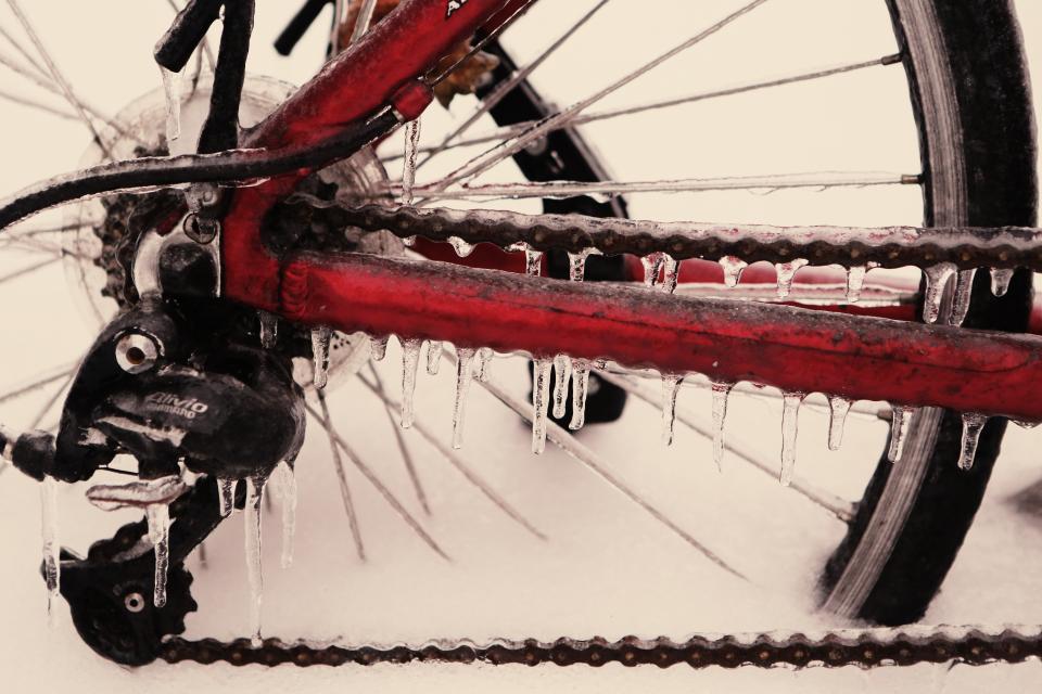 winter wheel ice frozen freezing cold chain bike bicycle 