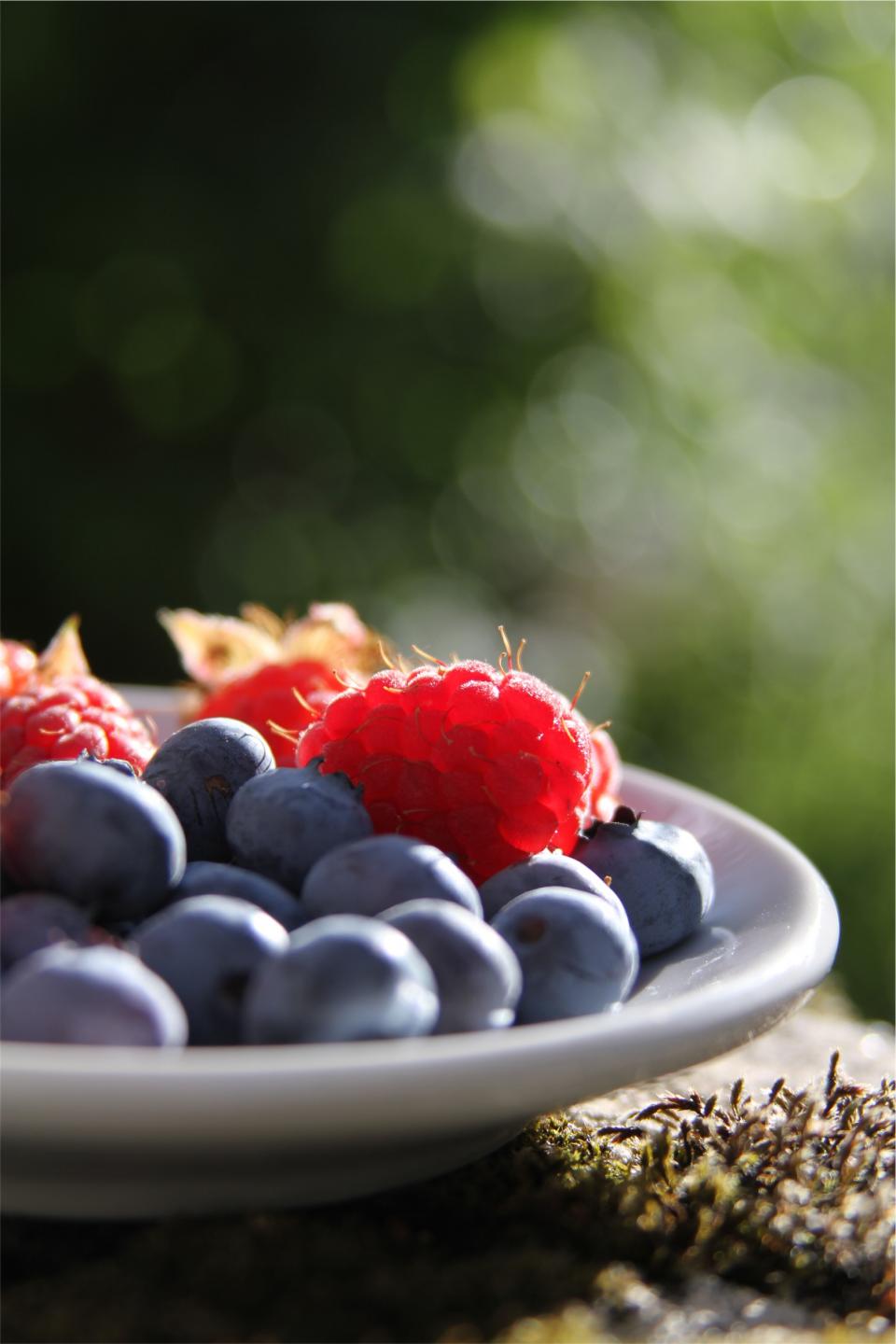 raspberries Healthy fruits food blueberries 