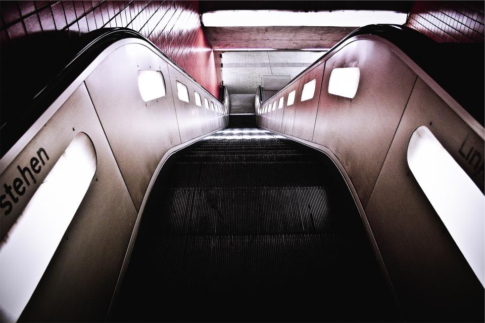 subwaystation escalator 
