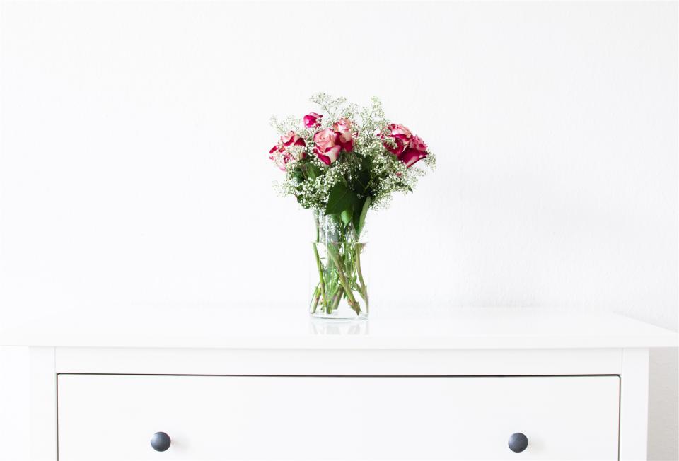 roses, flowers, bouquet, vase, dresser, white 