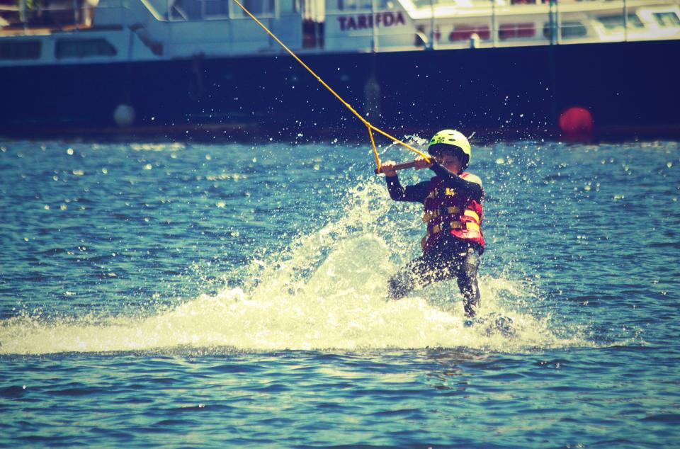 waterskiing splash rope lifejacket kid helmet child boy boat 