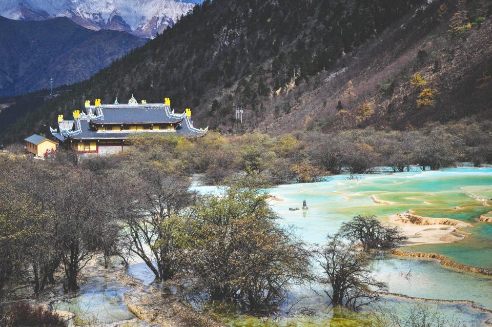 water trees temple Sichuan nature mountains landscape HuangLong hills culture china 