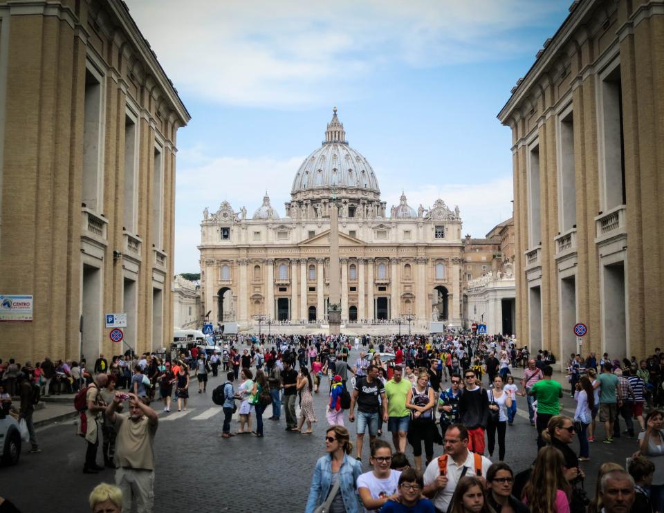 VaticanCity Rome religion people pedestrians Italy crowd church catholics buildings architecture 