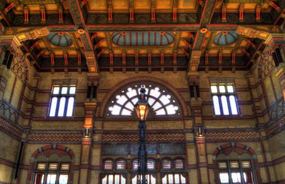 Windows trainstation lamppost Groningencentral ceiling building architecture 
