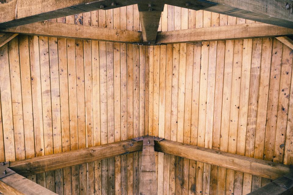wood ceiling beams 