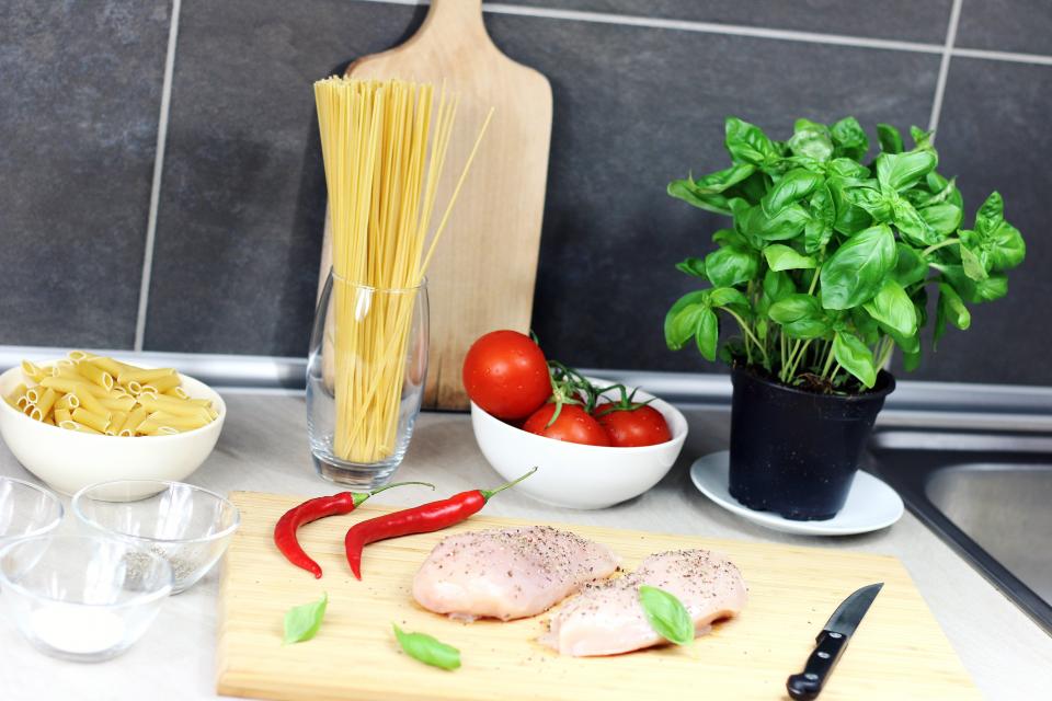 tomatoes spaghetti plant peppers pasta meat knife kitchen ingredients food cuttingboard counter cooking chicken bowls 