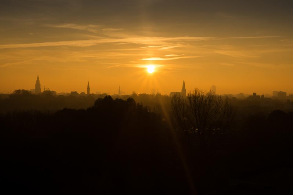 yellow sunrise skyline sky morning city 