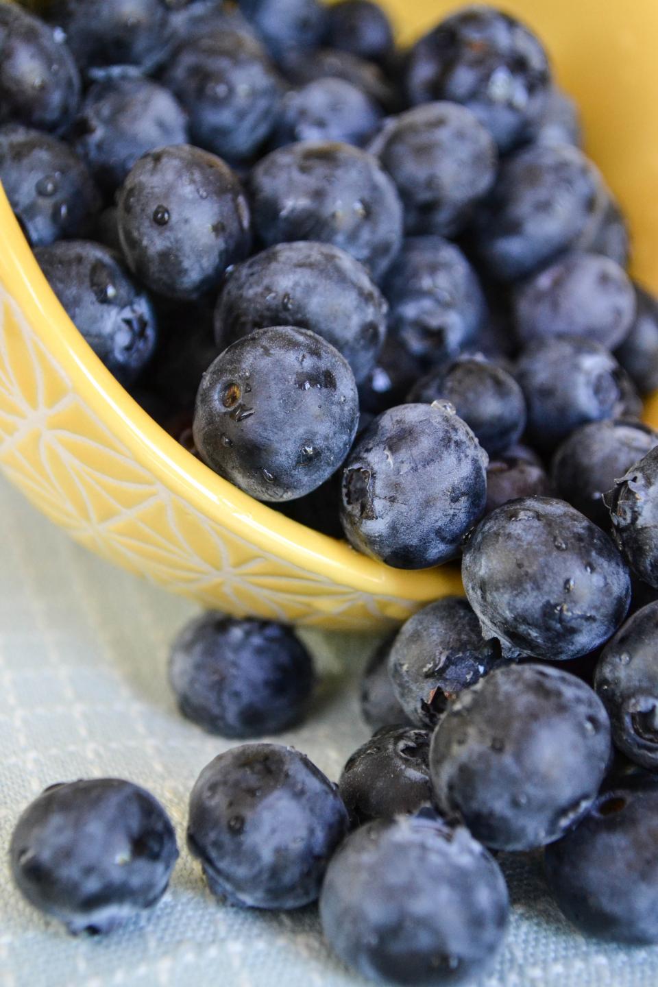 Healthy fruits food bowl blueberries 