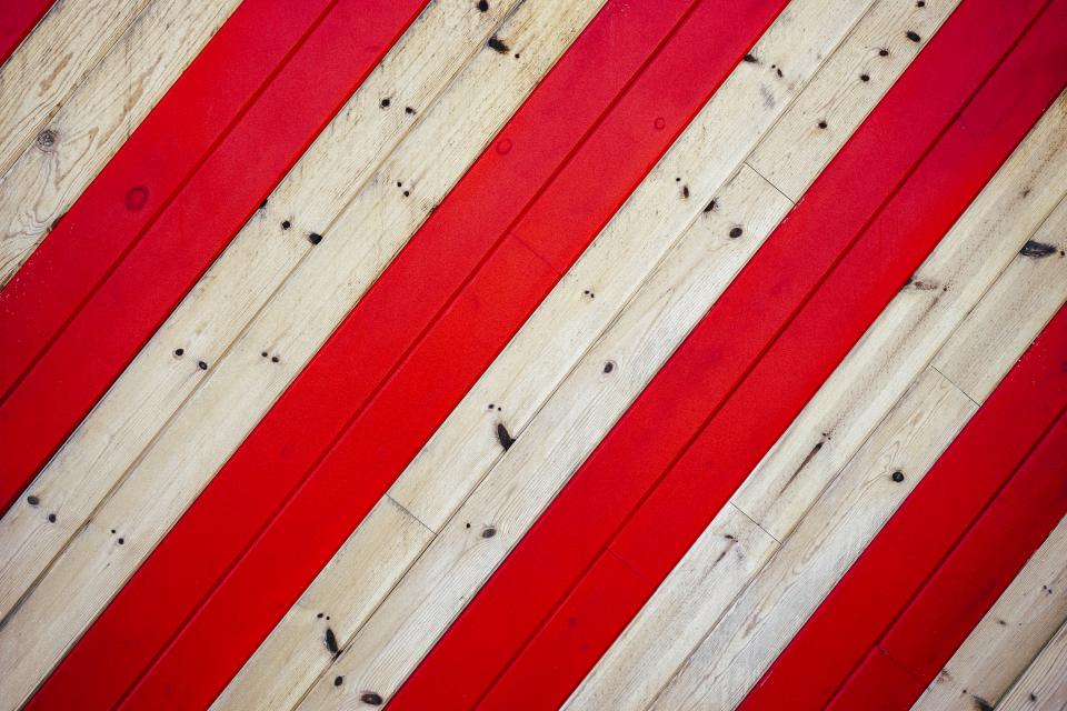 wood stripes red 