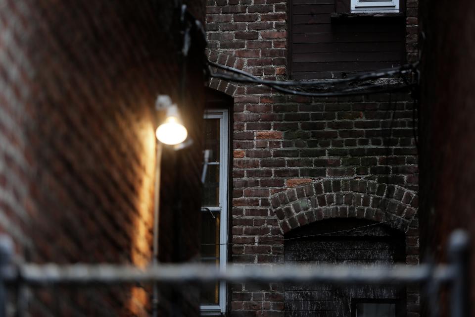 light building bricks alley 