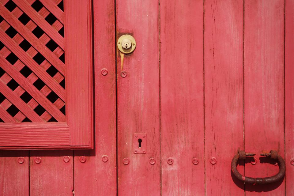 wood red planks lock keyhole handle door 