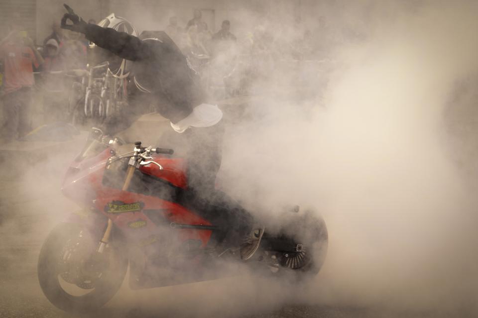 stunts smoke race motorcycle motorbike burnout 