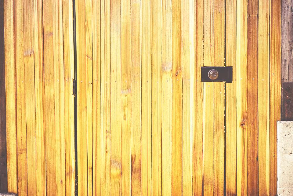 wood keyhole gate fence 