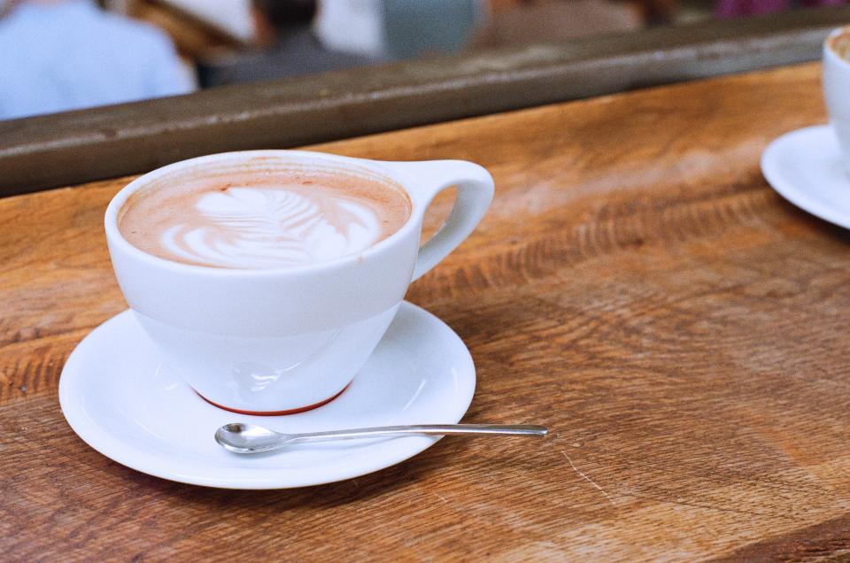coffee, cafe, latte, mocha, cappuccino, foam, spoon, wood, table, drink, cup