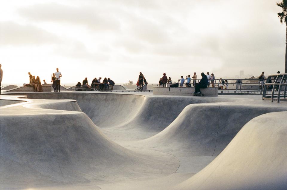 tricks sports skaters skatepark skateboarding rails jumps half-pipe concrete 