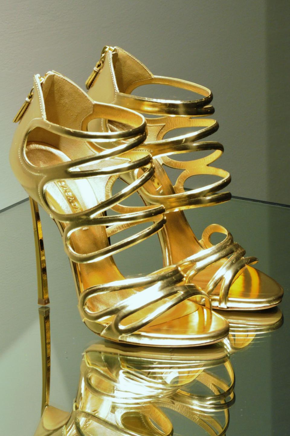 stilettos shoes highheels gold 
