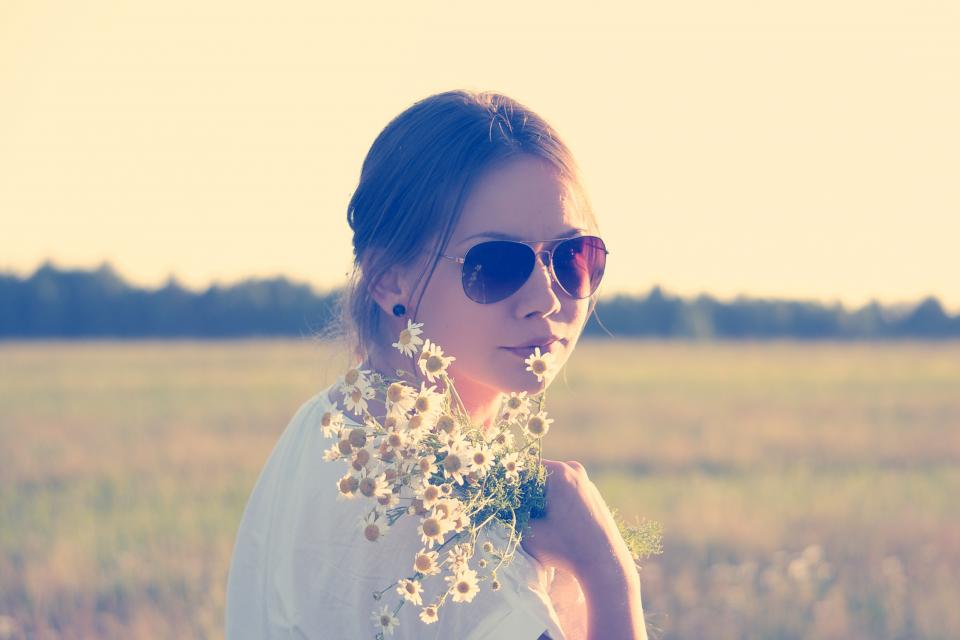 sunshine sunglasses pretty people girl flowers field daisy daisies cute brunette 