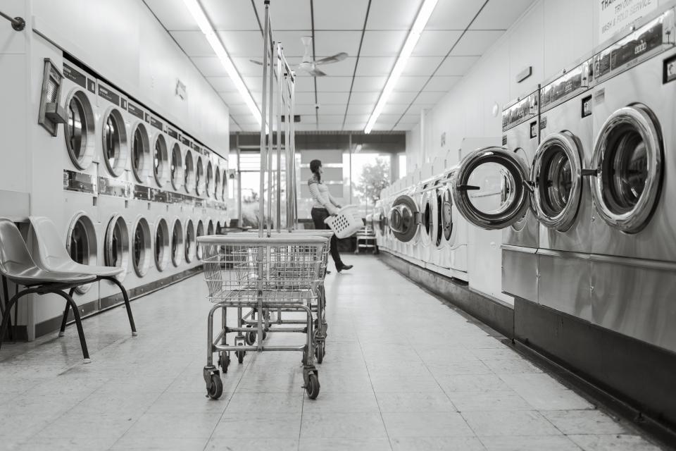 wachingmachines laundry laundromat dryers clothes carts baskets 