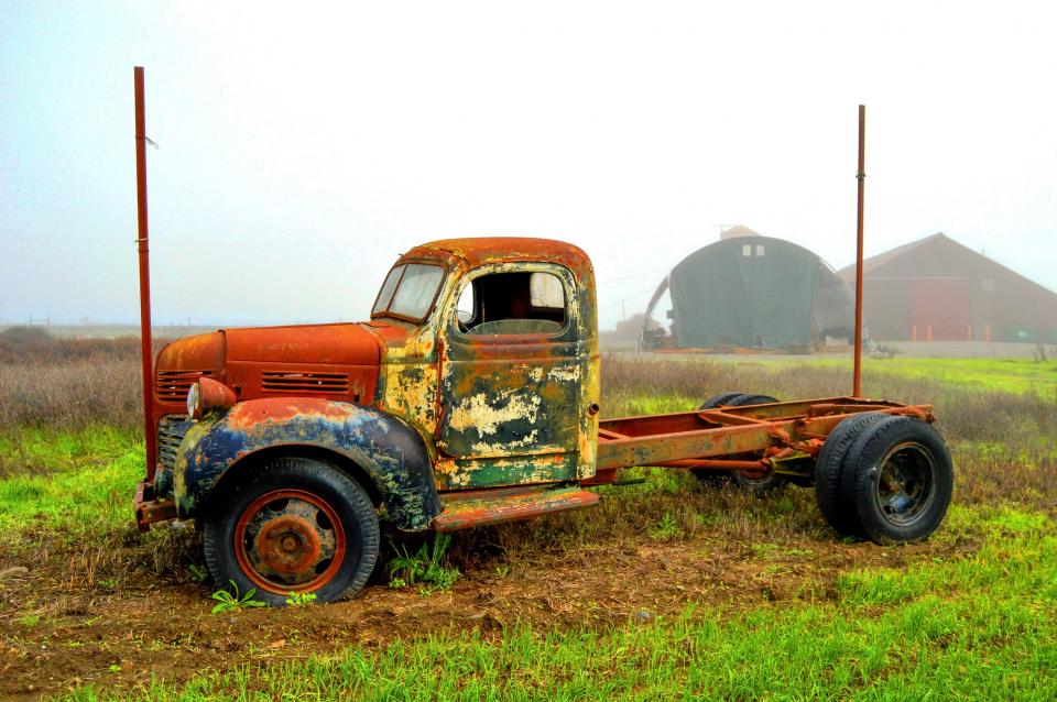 vintage truck rust oldschool grass farm countryside barn 