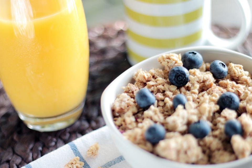 muesli, granola, cereal, breakfast, juice, blueberries, healthy, food