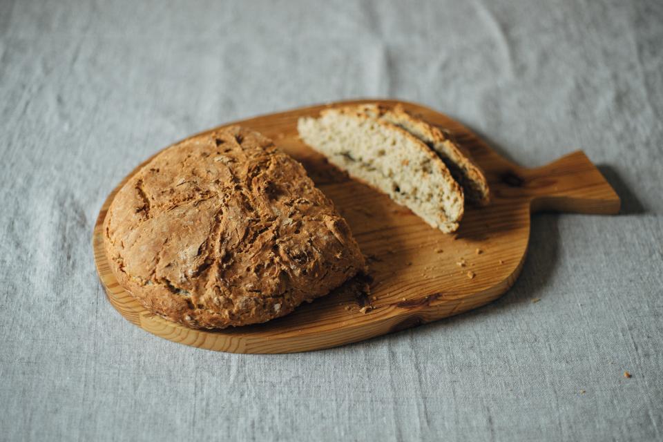 food cuttingboard bread baking 