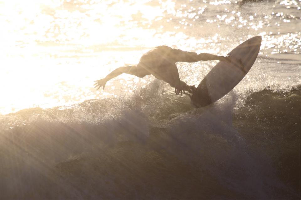 waves water surfing surfer surfboard sunset sunrays sports ocean 