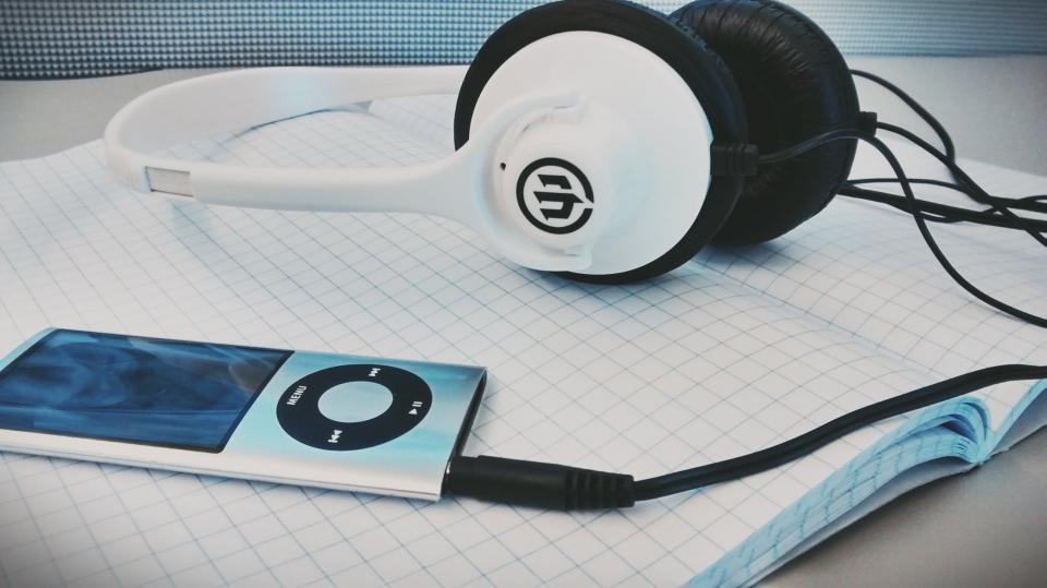 iPod, Nano, Apple, Headphones, Audio, Click Wheel, Old School, technology, music, notepad