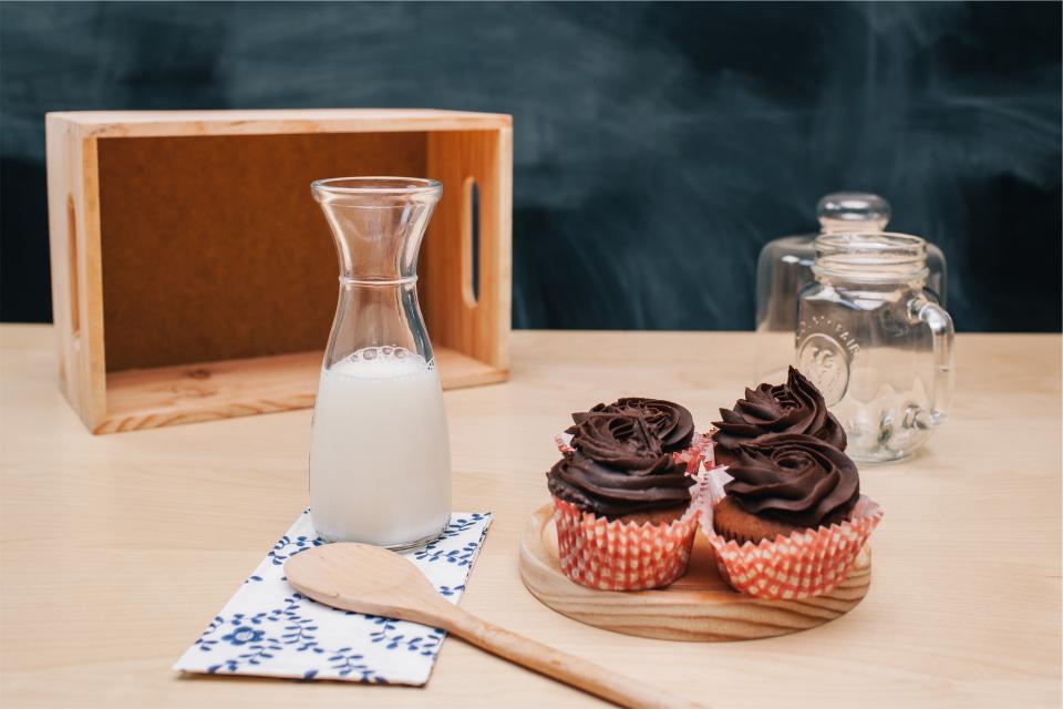 cupcakes, icing, dessert, sweets, treats, milk, glass, jar, wooden spoon, kitchen, food, snack