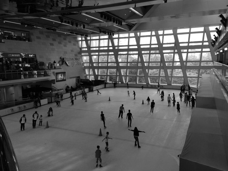 sports skating skates rink people mall ice hongkong fun blackandwhite 