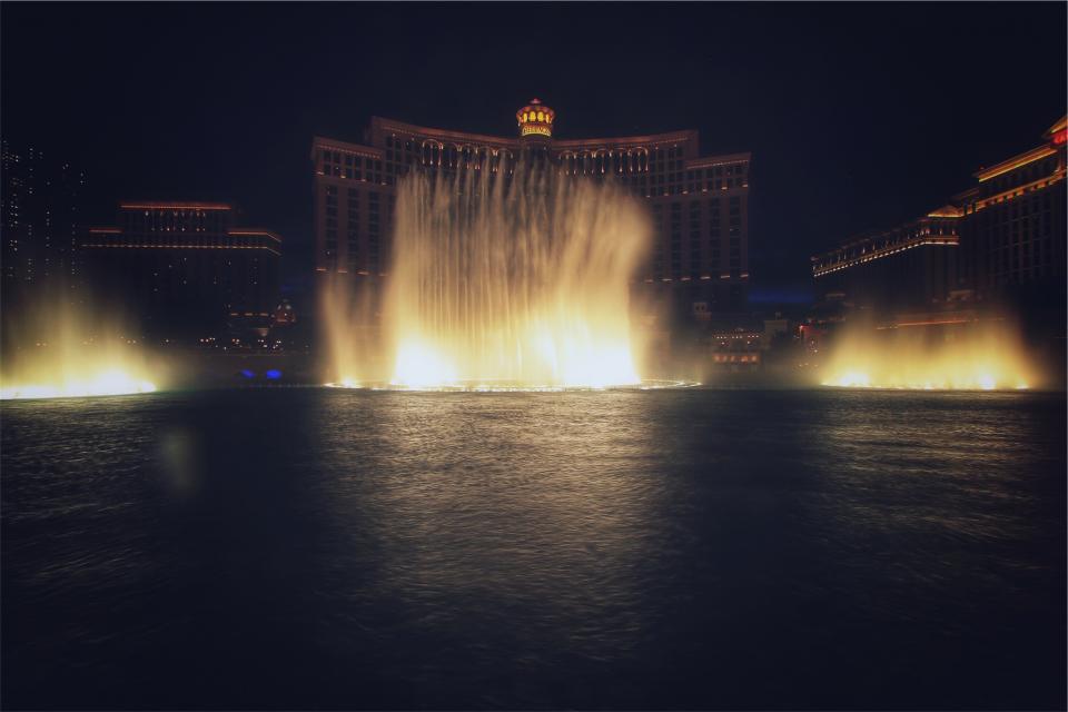 water night lights LasVegas hotel fountain evening dark casino Bellagio 