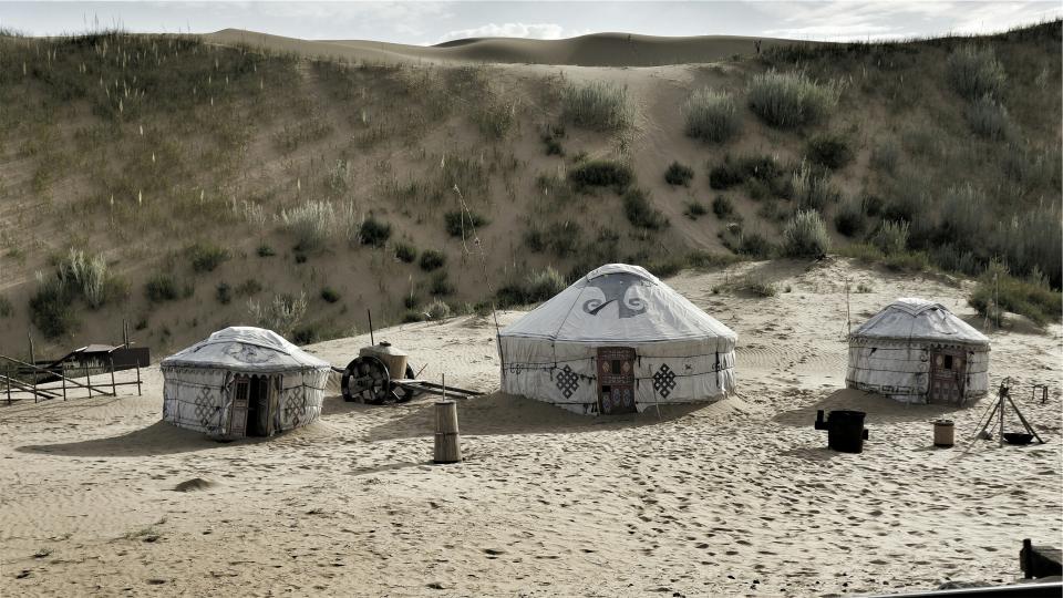 tents sand huts dunes desert 