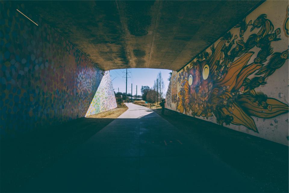 tunnel spraypaint path graffiti 