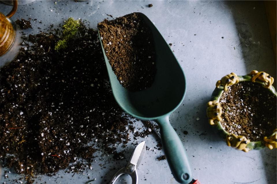 trowel soil scoop pots gardening  
