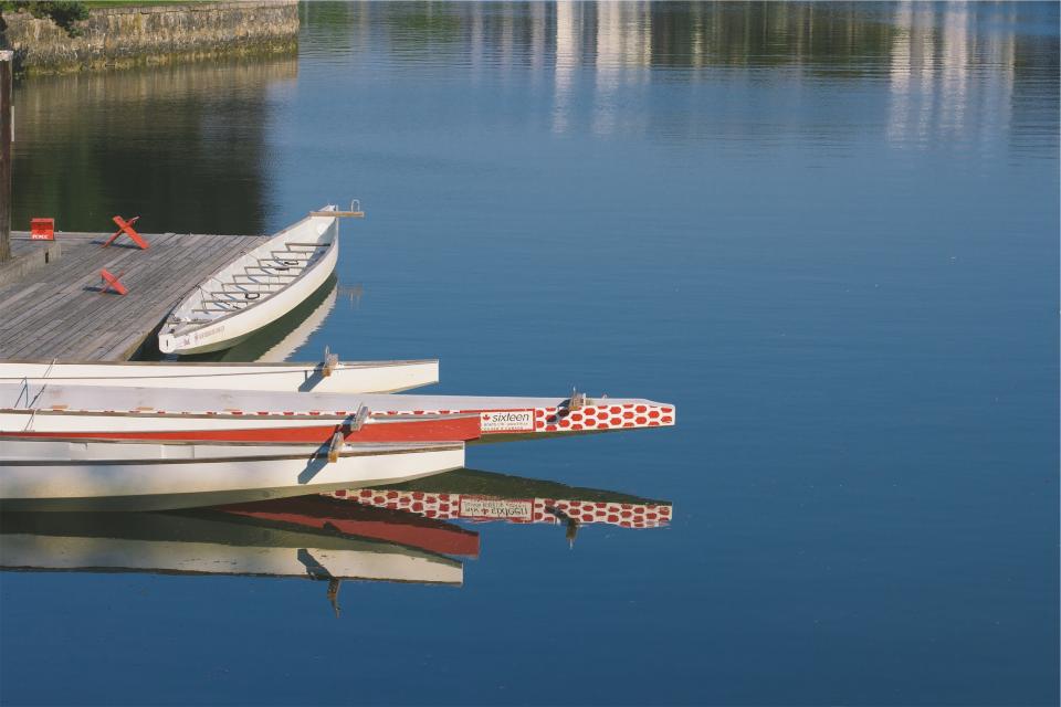 water lake dock boats 